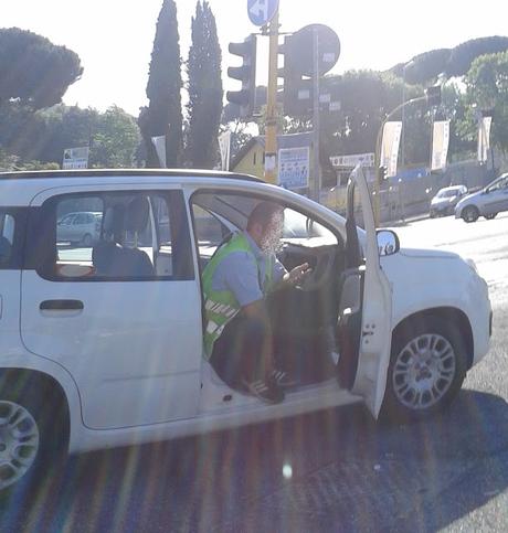 Metro Rebibbia, l'amore corrisposto degli addetti RomaTpl per i loro
smartphone e altre storie non meno edificanti