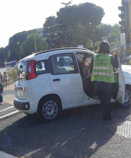Metro Rebibbia, l'amore corrisposto degli addetti RomaTpl per i loro
smartphone e altre storie non meno edificanti