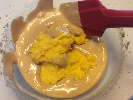 MUFFIN CON PISTACCHI MANDORLE ARANCIO CIOCCOLATO (SENZA FARINA)