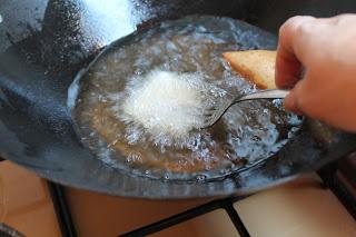 Mandazi e chai tea per la tipica colazione keniota