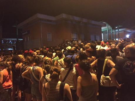 Ancora su Rock in Roma un anno dopo. Solo nella capitale un concerto si trasforma in un delirio con gente in lacrime vittima della disorganizzazione