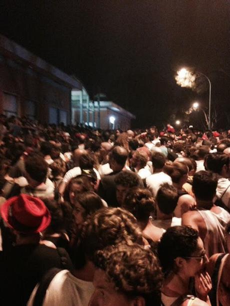 Ancora su Rock in Roma un anno dopo. Solo nella capitale un concerto si trasforma in un delirio con gente in lacrime vittima della disorganizzazione