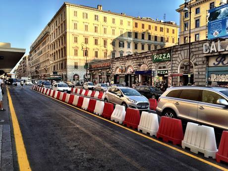 Videoreportage. Come funziona la nuova Via Giolitti con l'arredo urbano anti sosta selvaggia?