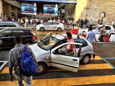 Videoreportage. Come funziona la nuova Via Giolitti con l'arredo urbano anti sosta selvaggia?