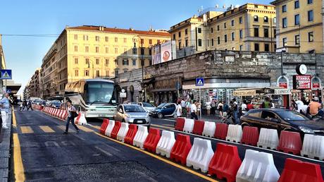 Videoreportage. Come funziona la nuova Via Giolitti con l'arredo urbano anti sosta selvaggia?