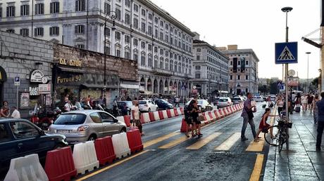 Videoreportage. Come funziona la nuova Via Giolitti con l'arredo urbano anti sosta selvaggia?