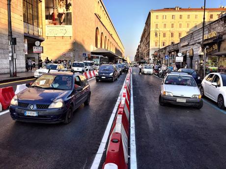 Videoreportage. Come funziona la nuova Via Giolitti con l'arredo urbano anti sosta selvaggia?
