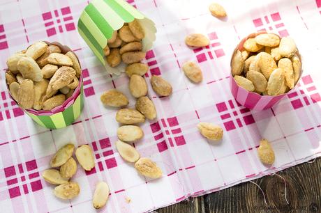 mandorle-salate-finger-food-snack-contemporaneo-food