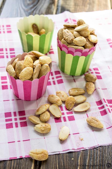 mandorle-salate-finger-food-snack-contemporaneo-food