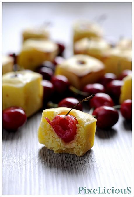 Quadrotti al Limone con Ciliegie e Cioccolato Bianco