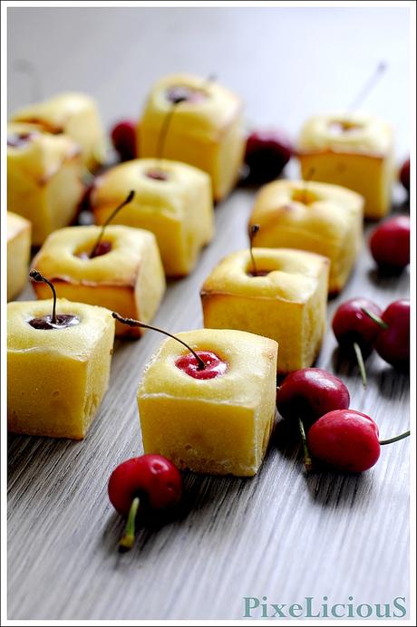 Quadrotti al Limone con Ciliegie e Cioccolato Bianco