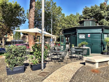 Ecco il sistema per salvare ville e parchi minori di Roma. Modello Lisbona: chioschi di qualità con la responsabilità di tenere in ordine. Nulla di più facile, eppure...