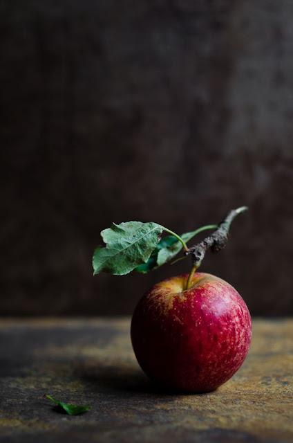 Una mela al giorno toglie il medico di torno / Why an apple a day keeps the doctor away?