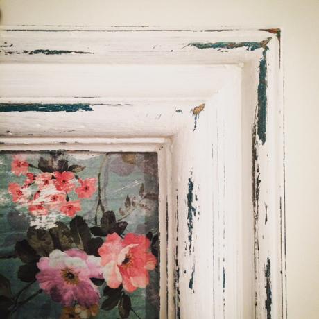 Riciclo creativo: realizzare una cornice shabby chic a due colori.