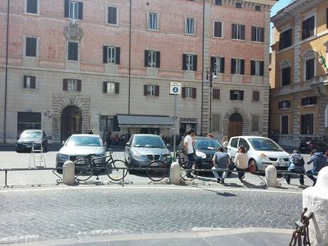 Non sono di Roma e queste cose che a voi sembran normali, mi appaiono come assurde. Percorso in 40 foto