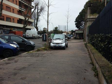 Non sono di Roma e queste cose che a voi sembran normali, mi appaiono come assurde. Percorso in 40 foto