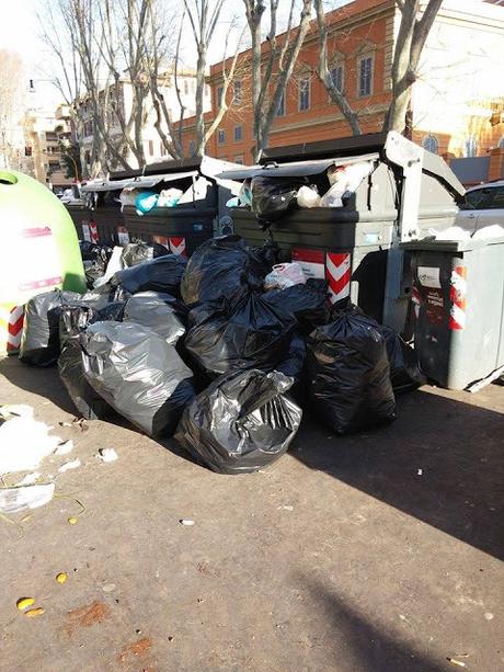 Non sono di Roma e queste cose che a voi sembran normali, mi appaiono come assurde. Percorso in 40 foto