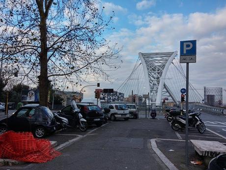 Non sono di Roma e queste cose che a voi sembran normali, mi appaiono come assurde. Percorso in 40 foto