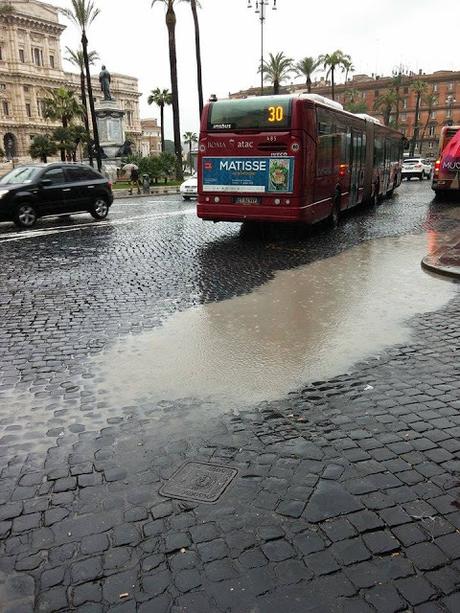Non sono di Roma e queste cose che a voi sembran normali, mi appaiono come assurde. Percorso in 40 foto