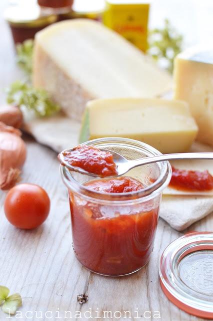 confettura di pomodori e mele in agrodolce