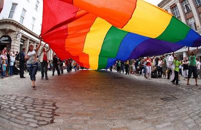 L’Italia deve riconoscere le coppie gay, secondo la corte europea dei diritti umani