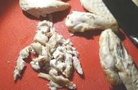 Insalata di pomodoro e mozzarella con pollo e semi di girasole e sesamo