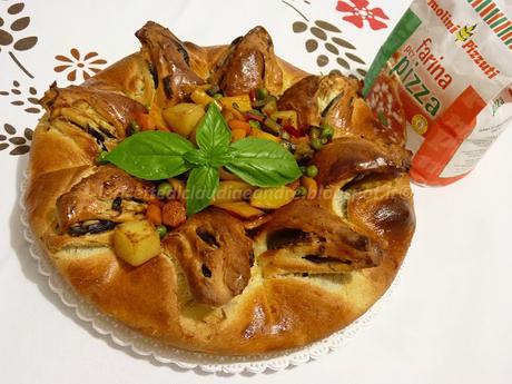 Corona di pane al latte con lievito madre, zucchine, melanzane e peperoni