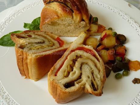 Corona di pane al latte con lievito madre, zucchine, melanzane e peperoni