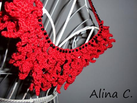Il gioiello per l'estate: la collana di corallo rosso lavorata a crochet / The best jewel for summer: the crochet red coral necklace