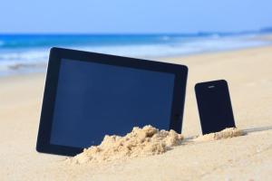 ipad-iphone-beach