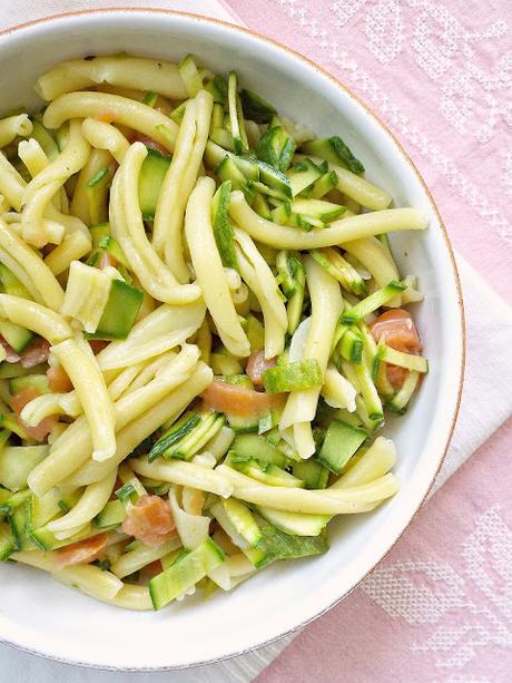 Is Maccarronis de Busa con zucchine in salamoia e salmone affumicato