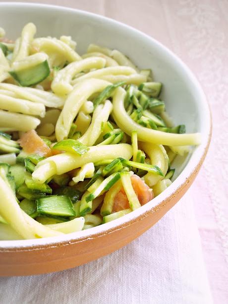 Is Maccarronis de Busa con zucchine in salamoia e salmone affumicato