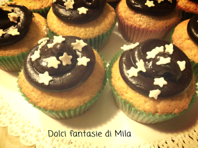 Cupcake alla vaniglia con glassa al cioccolato