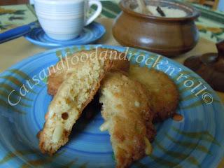 Cookie al ciocco bianco e pinoli, col burrolio