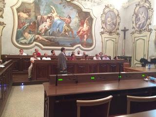 PAVIA. Il sindaco sfiduciato dalla maggioranza esce dall’aula