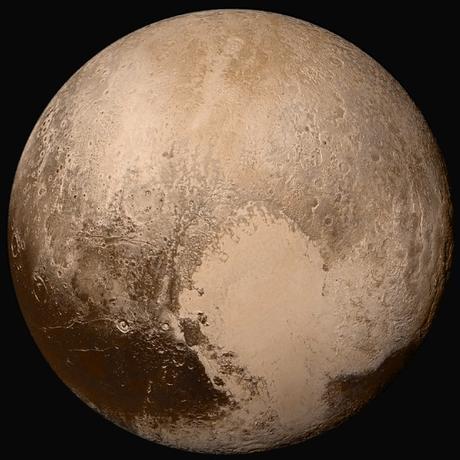 Ghiacciai azotati, montagne esotiche, atmosfera nebbiosa: New Horizons regala viste inedite di Plutone