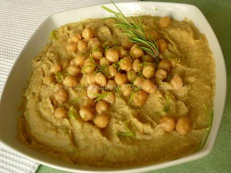 Gamberoni saltati in padella su crema di ceci