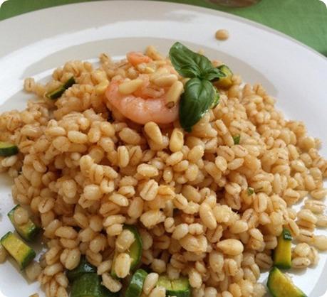 Insalata d’Orzo con zenzero, zucchine e gamberetti alla paprica dolce