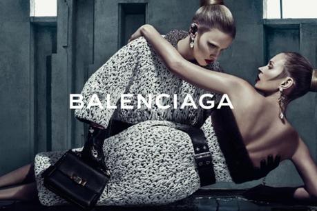 Balenciaga presenta la campagna autunno inverno 2015-16 con Kate Moss e Lara Stone