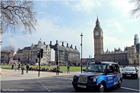 Londra e una passeggiata lungo il Tamigi.