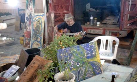 Il cantautore Salvatore Brigante