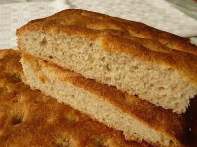 Focaccia integrale al profumo di timo e lievito madre