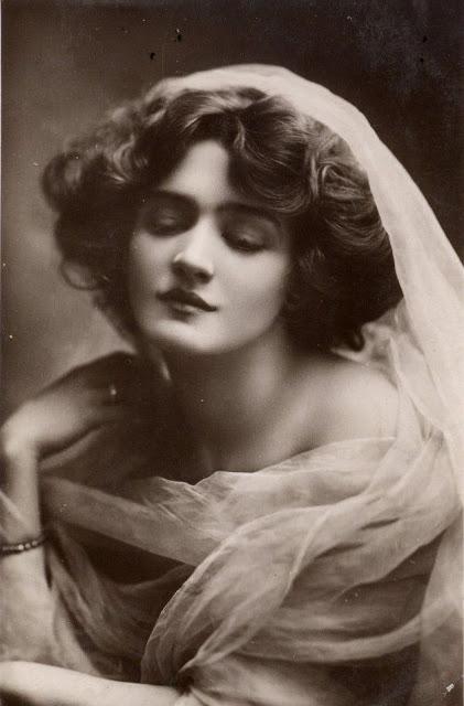 Miss Lily Elsie, the first Franz Lehár's 'Merry Widow'.