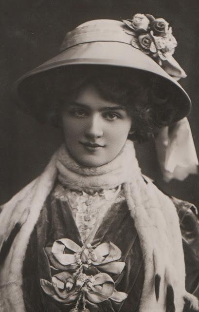 Miss Lily Elsie, the first Franz Lehár's 'Merry Widow'.