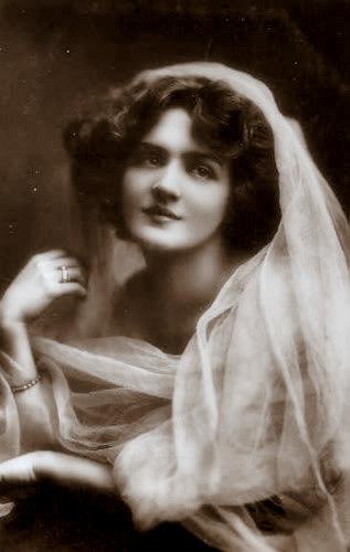 Miss Lily Elsie, the first Franz Lehár's 'Merry Widow'.