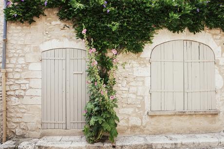 Simiane-la-Rotonde, portoni provenzali, Provenza: alla ricerca della lavanda perduta