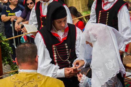 Moda tra Matrimoni e Tradizione.