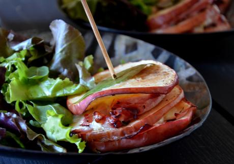 Spiedini di mele e prosciutto di Praga