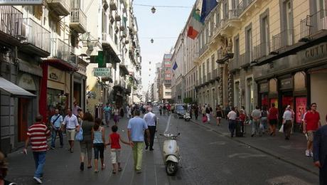 Napoli-via-Toledo3-660x375