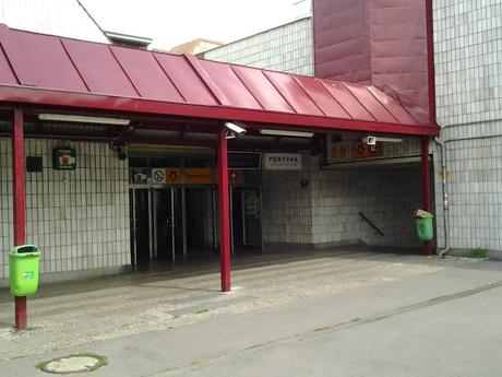 Morire di invidia per trasporti e qualità urbana perfino se ci aggira nella periferia di Praga. Foto e riflessioni